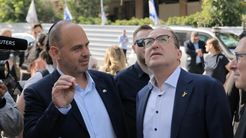 ביקור מדיני ראשון לאחר המלחמה באיראן- ראש העיר צביקה ברוט אירח את שר החוץ גדעון סער ושר הפנים של גרמ