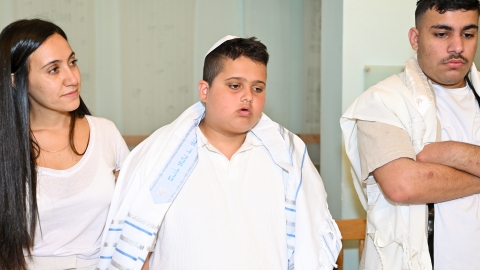 עלו למצוות טקס בר מצווה מרגש לתלמידי תיכון טומשין אופקים בבת-ים7.jpg