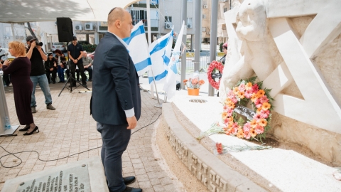 בת-ים ציינה 81 שנים לניצחון על גרמניה הנאצית בטקס זיכרון מרגש (3).jpeg